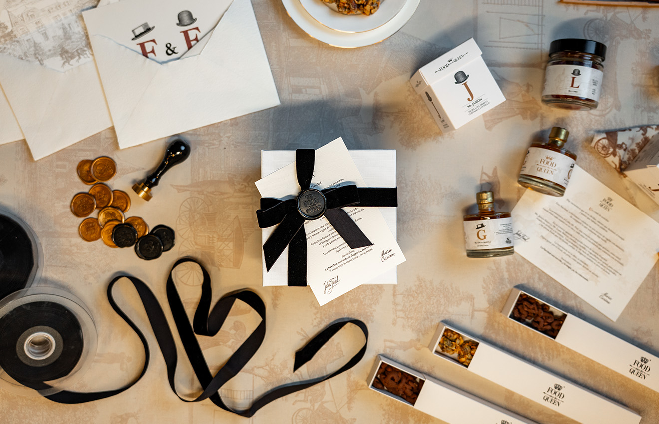 Cajas_1320x850_MrsLondonNights